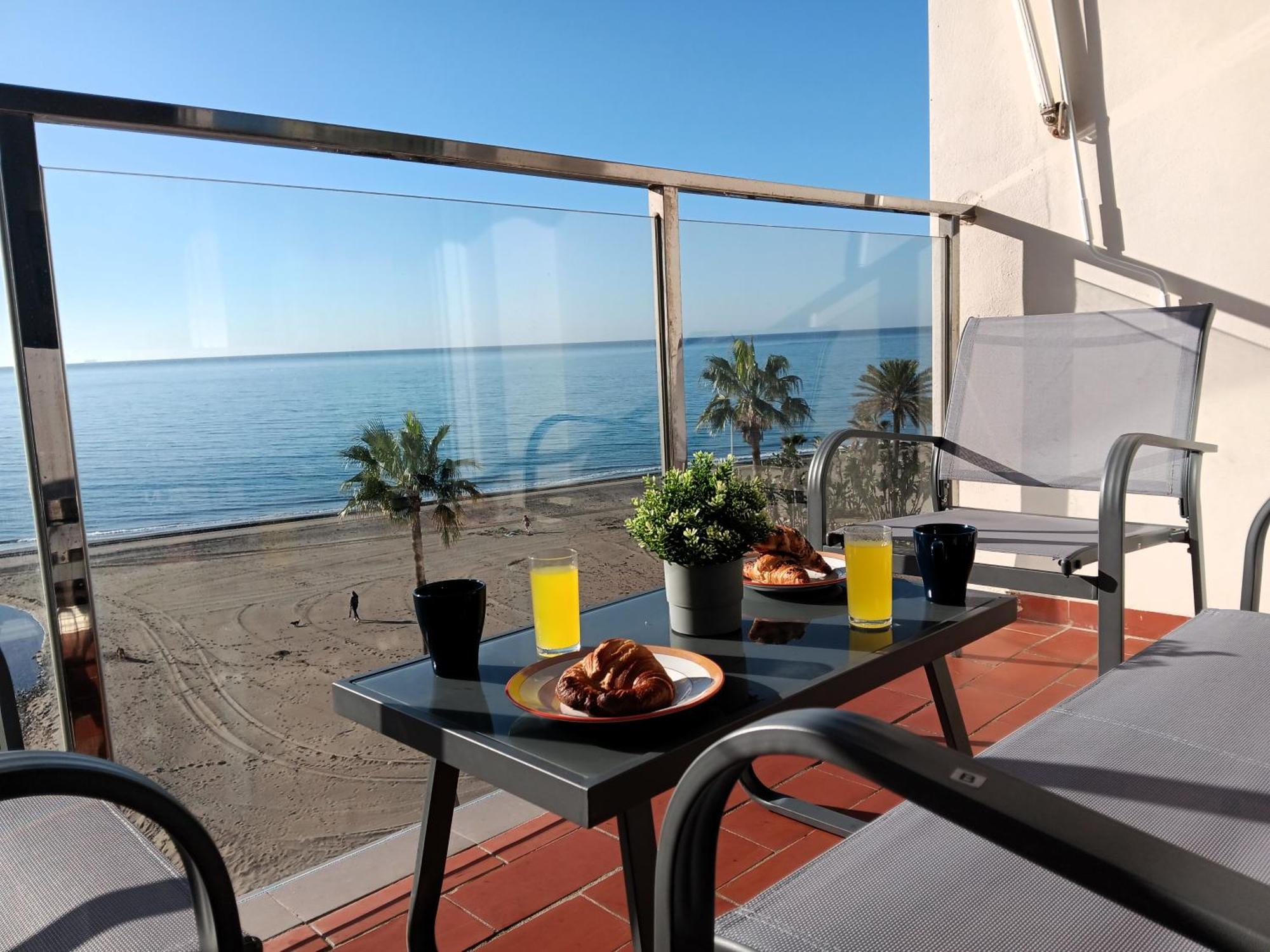 Alojamiento Iberia Playa Estepona Exteriör bild