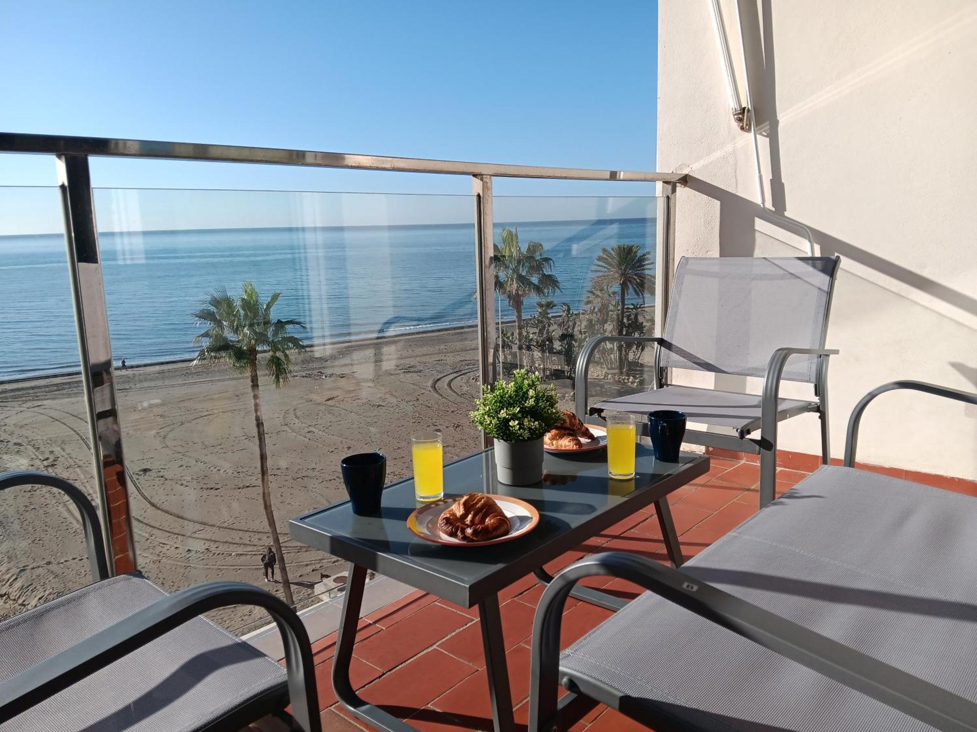 Alojamiento Iberia Playa Estepona Exteriör bild
